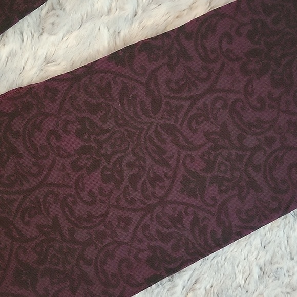 Fabletics Dark Purple/Black Capri Leggings, Women's Size Small, Great Condition - Picture 11 of 11